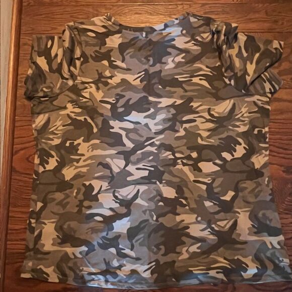Lane Bryant LOVE embellished camo print tshirt short sleeve rhinestone 22/24 - Picture 2 of 4